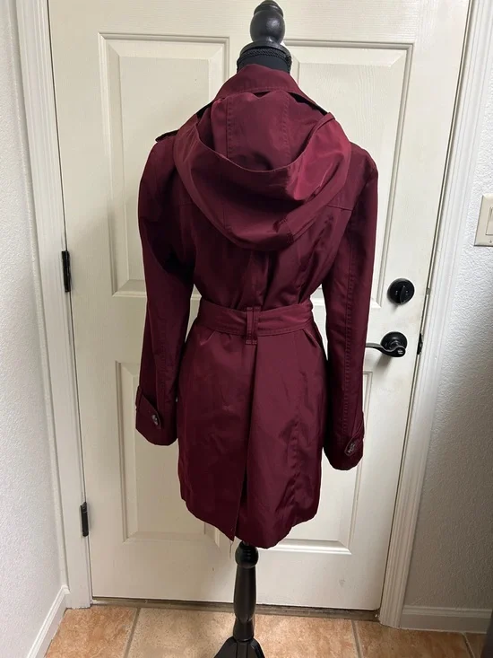 London fog medium maroon trench coat with button details with belt, Size Medium - Picture 5 of 10